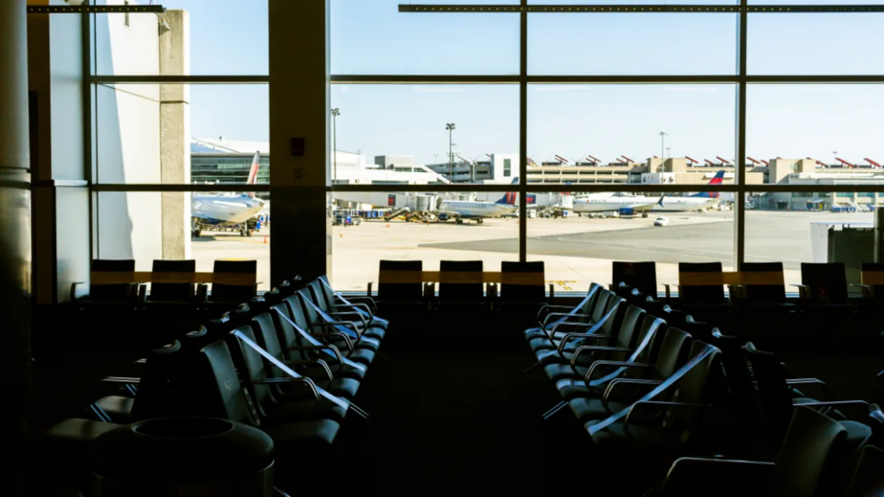 Hall d'aéroport au Canada pour un dossier de parrainage familial